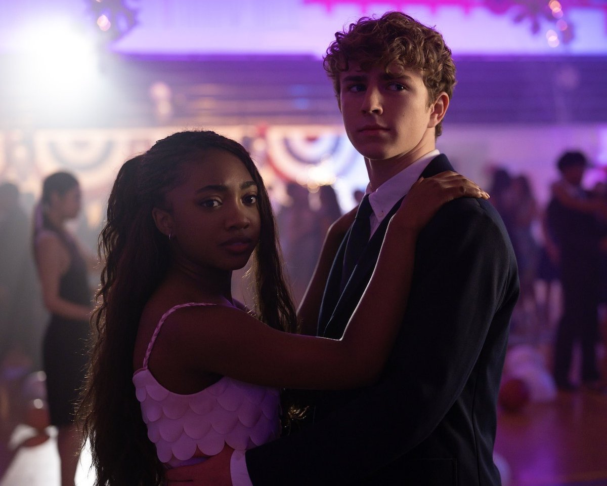 moviefriday89's tweet photo. they look like a real couple at prom i’m sick omg get out https://t.co/5thLskgIUp