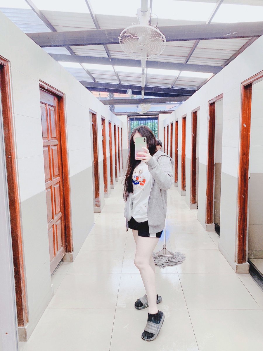 Aom6351's tweet photo. ใครที่กำลังมองหาออม(ไม่เจอ)ปลิวไปแล้วนะคะ 555666 https://t.co/G72IhqncuX