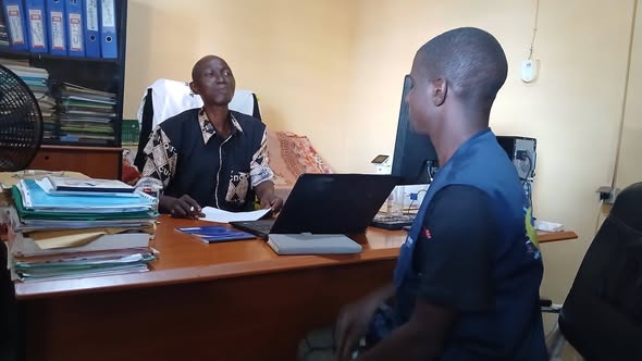 Sevguinee's tweet photo. 𝐊𝐞𝐫𝐨𝐮𝐚𝐧é : Clôture de la 2e supervision trimestrielle du dispositif SOFIA par l’ONG Santé Espoir Vie ! Accompagnement psychosocial des femmes enceintes renforcé grâce aux visites terrain et aux recommandations formulées. Progrès confirmés avec l’appui @EF_LINITIATIVE https://t.co/2KrSEo3KKT