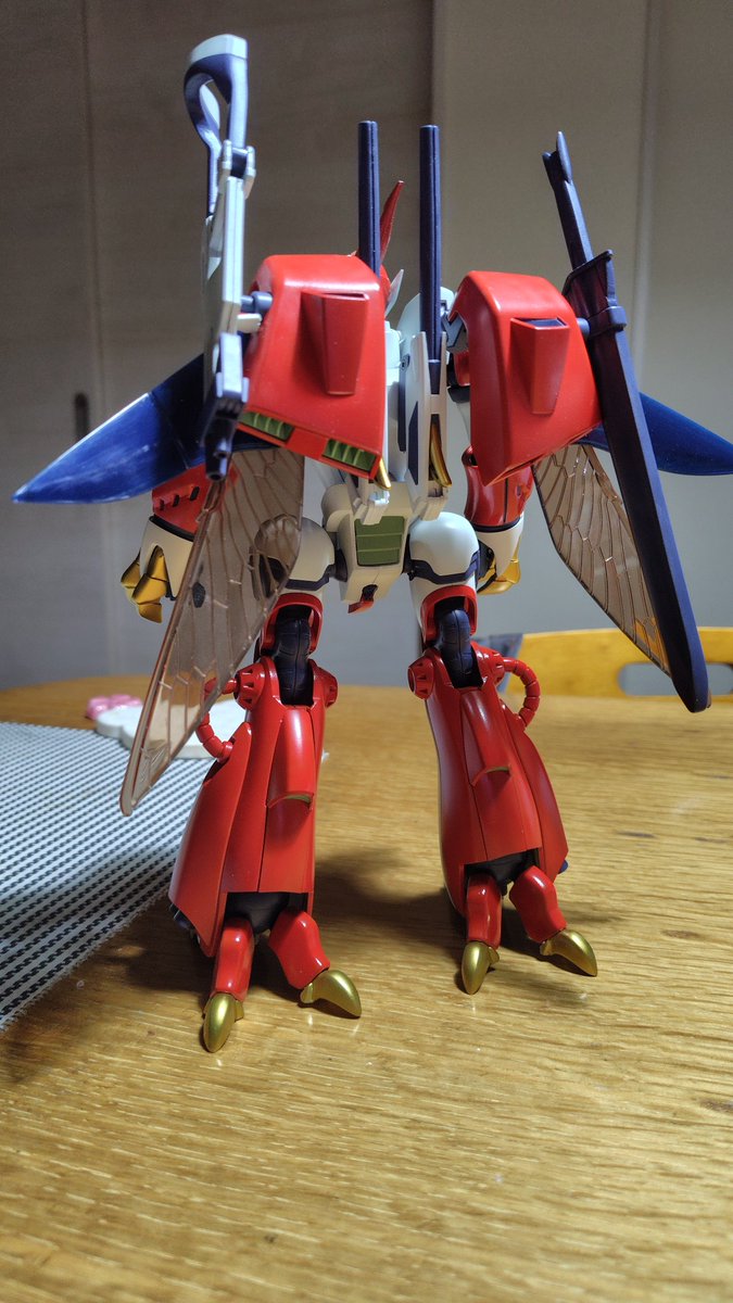 shinhyan's tweet photo. R3ビルバイン、完成とします。
一部の合わせ目消しただけの素組みです。赤が朱色っぽくできた。
会社に持って行って飾ろう。
#積みプラ崩し大会2026夏 #完成
#2個目 https://t.co/8pLCDwypDO