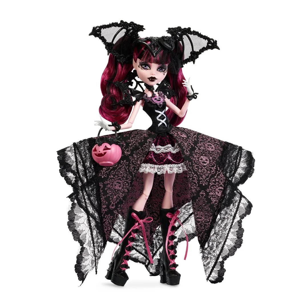 pinkaminaa's tweet photo. i need this doll so fucking bad im gonna be so broke when october comes around https://t.co/svHpZ4DADI