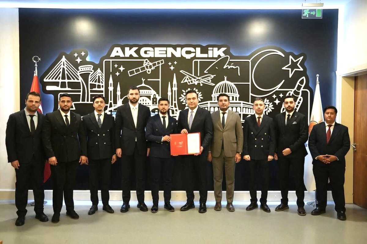 alicetin_07's tweet photo. Genel Merkez Gençlik Kolları Başkanlığımız tarafından Kepez İlçe Gençlik Kolları Başkanlığı görevine atanan Osman Tez kardeşimizi ve Serik İlçe Gençlik Kolları Başkanlığı görevine atanan Ahmet Çalışkan kardeşimizi yeni görevlerinde tebrik eder, muvaffakiyetler dilerim. 

Görevlerini devreden Raşit Osman Vural, Halil İbrahim Sağlam ve Muşşerref Nur Koşuk kardeşlerimize de bugüne kadar davamıza vermiş oldukları emek ve özverili çalışmalarından dolayı teşekkür ederim.

Rabbim hayırlı hizmetler yapmayı nasip etsin. Hayırlı olsun.