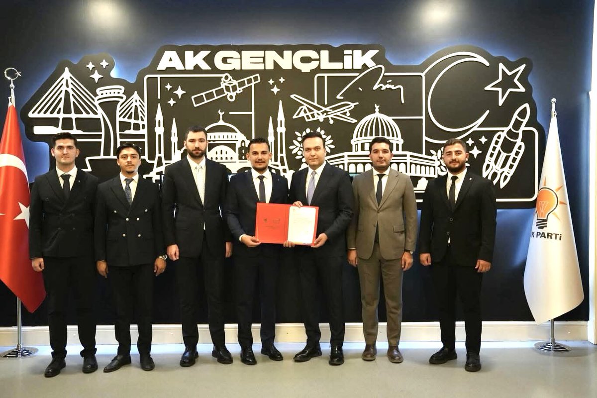 alicetin_07's tweet photo. Genel Merkez Gençlik Kolları Başkanlığımız tarafından Kepez İlçe Gençlik Kolları Başkanlığı görevine atanan Osman Tez kardeşimizi ve Serik İlçe Gençlik Kolları Başkanlığı görevine atanan Ahmet Çalışkan kardeşimizi yeni görevlerinde tebrik eder, muvaffakiyetler dilerim. 

Görevlerini devreden Raşit Osman Vural, Halil İbrahim Sağlam ve Muşşerref Nur Koşuk kardeşlerimize de bugüne kadar davamıza vermiş oldukları emek ve özverili çalışmalarından dolayı teşekkür ederim.

Rabbim hayırlı hizmetler yapmayı nasip etsin. Hayırlı olsun.