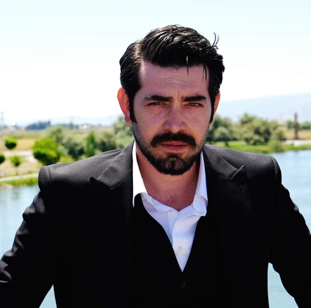 norskazm's tweet photo. النظرة الحالها 🫠🫠😭😭🤍👑🎬
سرحات آغا ما شاء الله ما شاء الله 🫰

#BarışBaktaş #Serhat #BabamınDamadı https://t.co/mrwRQIIaEn