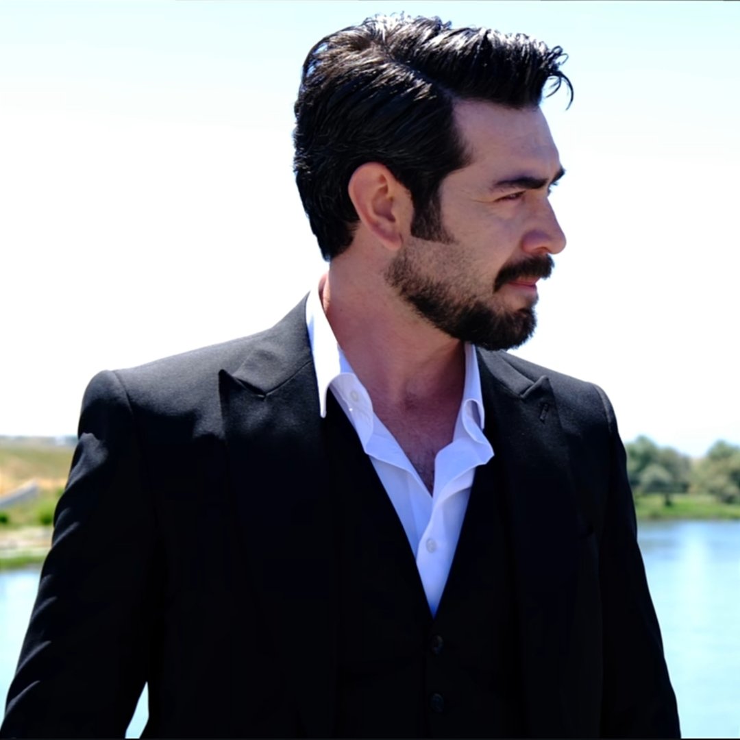 norskazm's tweet photo. النظرة الحالها 🫠🫠😭😭🤍👑🎬
سرحات آغا ما شاء الله ما شاء الله 🫰

#BarışBaktaş #Serhat #BabamınDamadı https://t.co/mrwRQIIaEn