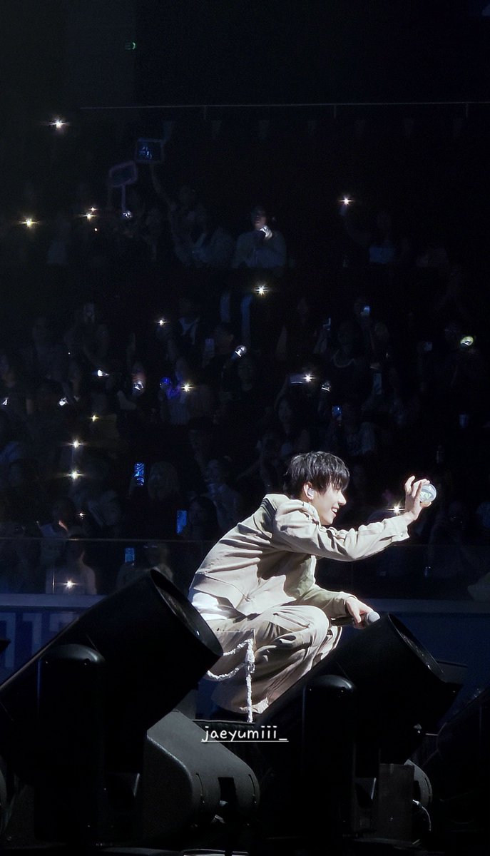 jaeyumiii_'s tweet photo. dream ☁️✨️

#AHOF #아홉
#HAN #박한 https://t.co/HSqStTzO3W