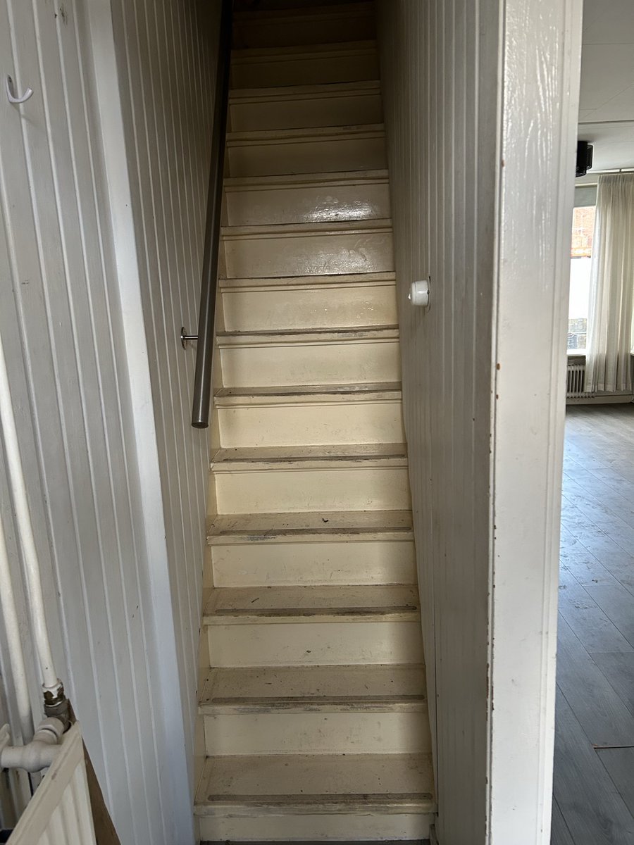 rasquert's tweet photo. Je koopt een oud huis en dan? In de komende serie foto’s zie je de verbouwing door VOF De Jongens https://t.co/0eAdo66xD4
