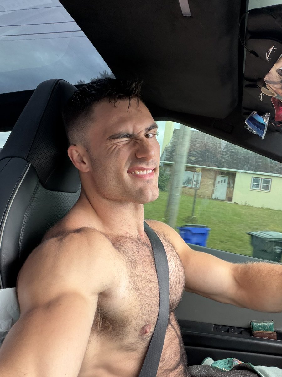 LeviConely's tweet photo. The view you’ve gotta tolerate when road tripping with me https://t.co/rMt6qGnKgr