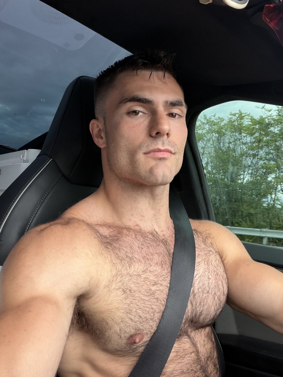 LeviConely's tweet photo. The view you’ve gotta tolerate when road tripping with me https://t.co/rMt6qGnKgr