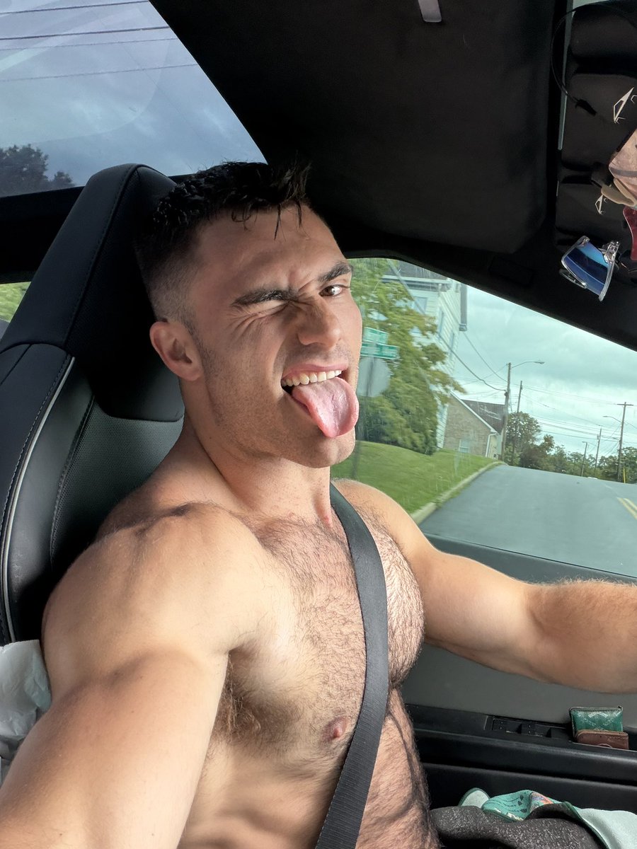 LeviConely's tweet photo. The view you’ve gotta tolerate when road tripping with me https://t.co/rMt6qGnKgr