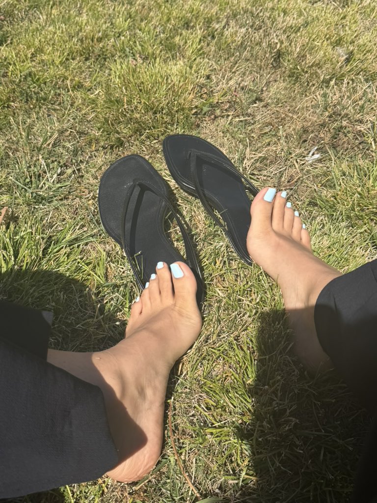 solescchicc's tweet photo. Are the blue toes enough of a tease for you 😳🤭😏 https://t.co/XJST76HzYj