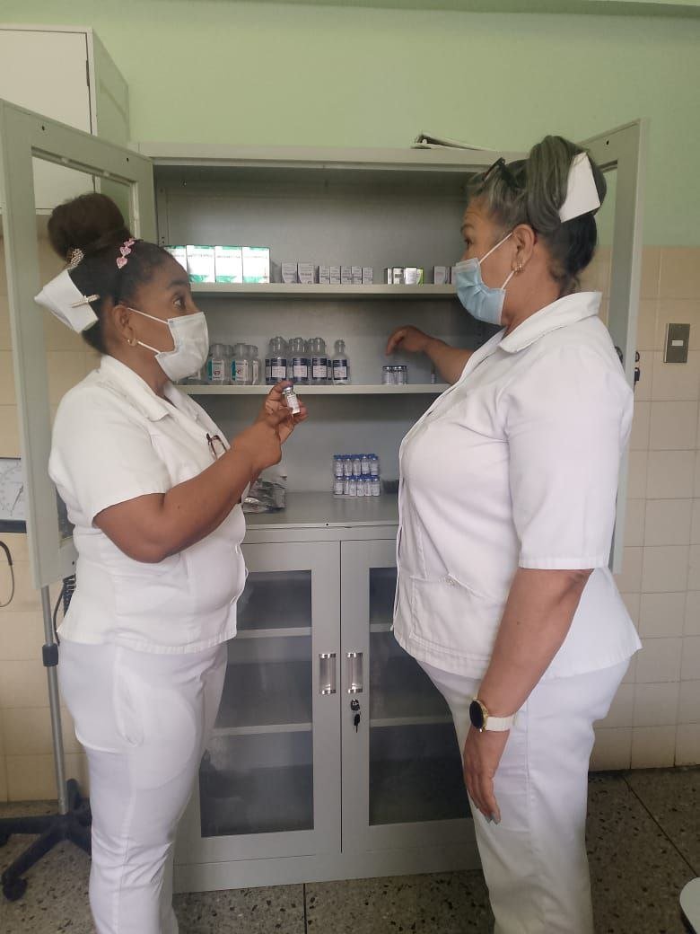 LAR_2025's tweet photo. Desde CDI Tarquino Barreto, estado Lara 🇻🇪 se trabaja por la Salud y el Bienestar de un Pueblo ❤️‍🩹.
Labor diaria en sala de hospitalización por personal de Enfermería Misleidis Quesada y Odalys Aldana, evidencias de trabajo en Laboratorio Clínico y Estadística.
#CubaCoopera ✍️🇨🇺 https://t.co/KKjqLFpvST