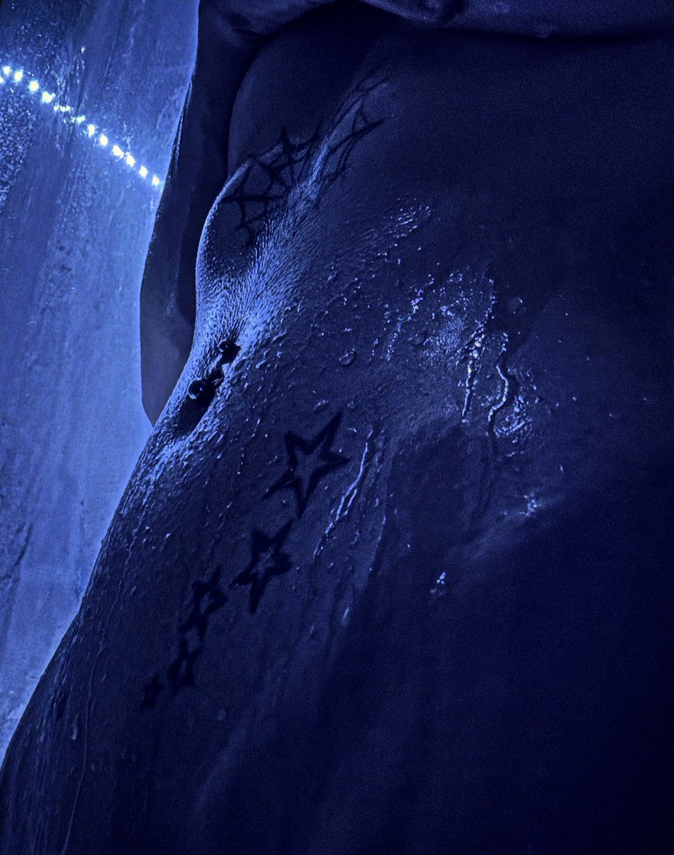 Scen3Gh0stGF's tweet photo. water dr0ps, blue lights, and very little left t0 the imaginati0n.
g00d luck f0cusing. 💜
✧༺🕸༻✧
#AltGirl #SceneGirl #AltModel #AlternativeModel #SceneCore #EmoCore #AlternativeCreator #TattooedGirl #Piercings #ContentCreator #nsfw #onlyfans https://t.co/029BVraLP5