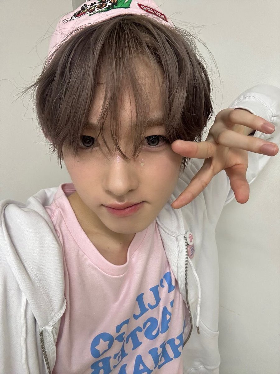 strawcky's tweet photo. holiii busco mutis, soi nueva
🍓⋆.˚ #kpoptwt #chiletwt 

𑣲⋆  mimi, 19/ 🇨🇱 ໒꒱ིྀ༝⁺

stan; ntc (wish prio), txt, illit, svt, bl, æ y más ˖ ࣪ ꉂ🗯 https://t.co/Yt67LFFGyx