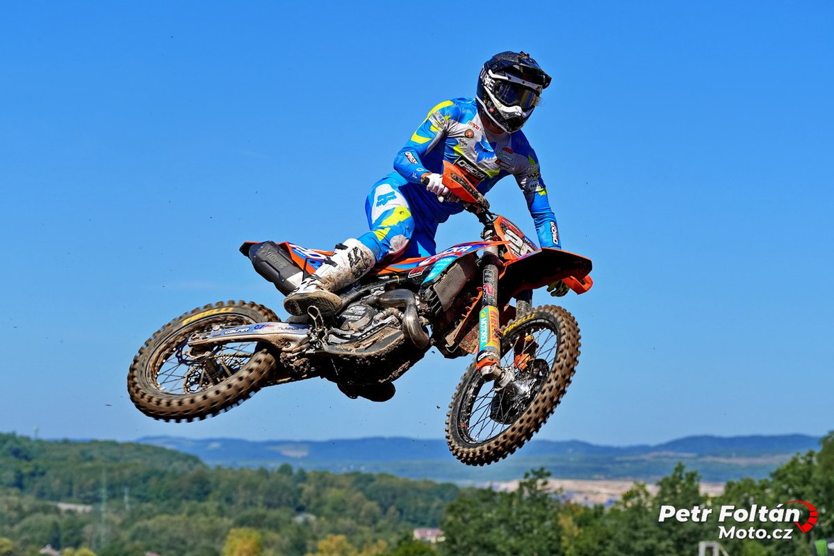 Moto_cz's tweet photo. MXGP Loket 2026 - sobotní fotogalerie z Grand Prix České republiky motokrosu 🏁 🙂 🥰 🏍
🔗 Celá galerie: https://t.co/A7J1Gtlyjr
#motocz #motokros #MXGP #MXGPLoket #MX2 #EMX #Motocross #juliusmikula #vaclavkovar #herlings https://t.co/ykQ4BV0bmQ
