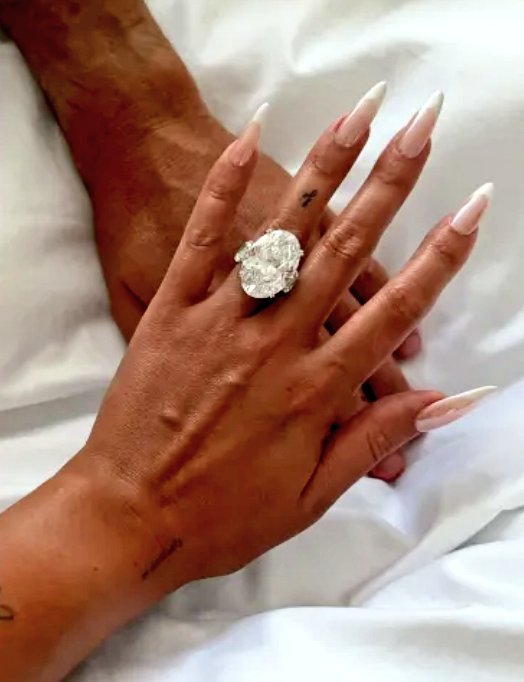 TeamCRonaldo's tweet photo. 🚨 𝗗𝗜𝗗 𝗬𝗢𝗨 𝗞𝗡𝗢𝗪: Cristiano Ronaldo had zero plans to propose to Georgina the night he finally did. 💍

​For years, he told the world he was waiting for the "click" but when the moment finally came, it wasn't his idea. It was his daughters’ 

“I am not a romantic guy. My daughters urged me to propose to Georgina. I wasn't planning for it that night but it just felt right.”

Seems like the “click” will take place this week. 👰