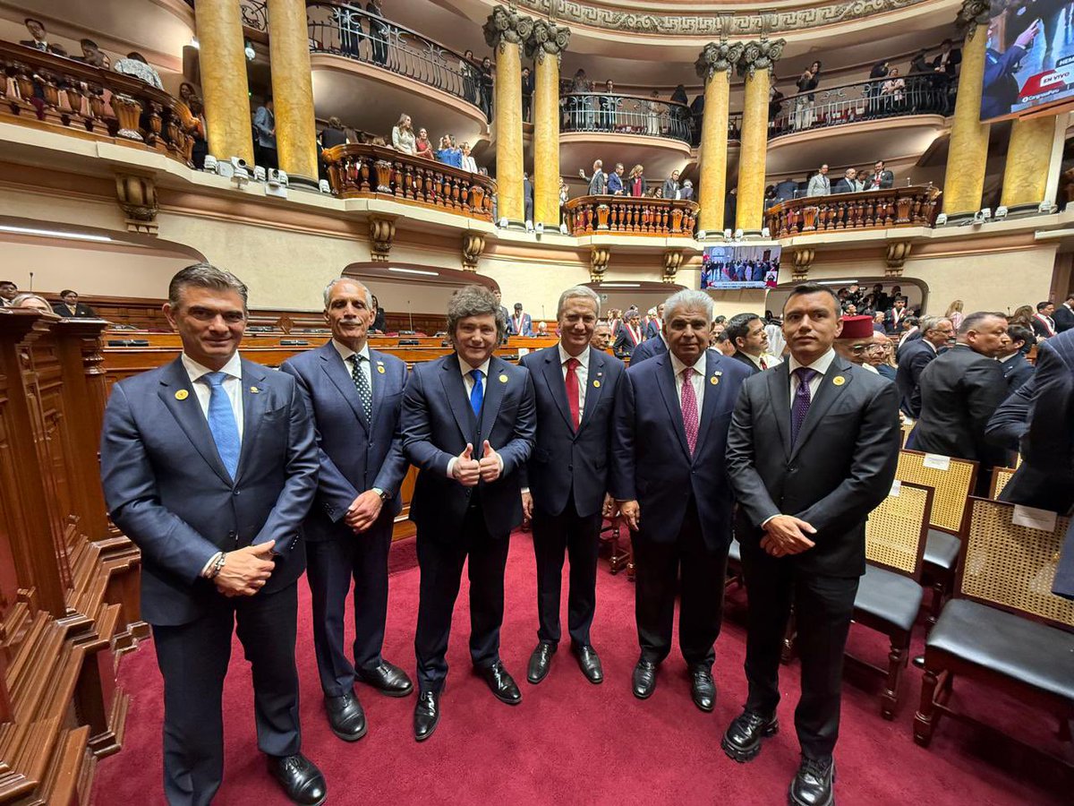 LLibertadAvanza's tweet photo. FARO DE FAROS

La derecha en Latinoamérica más fuerte que nunca.

VIVA LA LIBERTAD CARAJO!!! https://t.co/oro90Wa3Sz