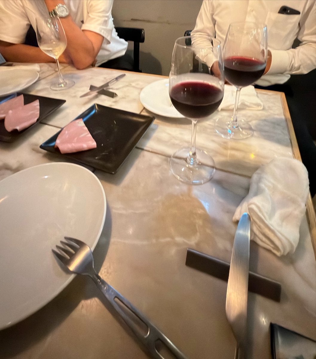 junboo_i's tweet photo. 郡山で迎えた朝です
昨夜はおっさんたちと遅くまで飲みました
軽く二日酔い…
このおっさんたちから、すごく重要なことを教えてもらったので、早速準備に取りかかります
はよ帰ろ
あっ、おはようございます☁️ https://t.co/PANMVbLJRi