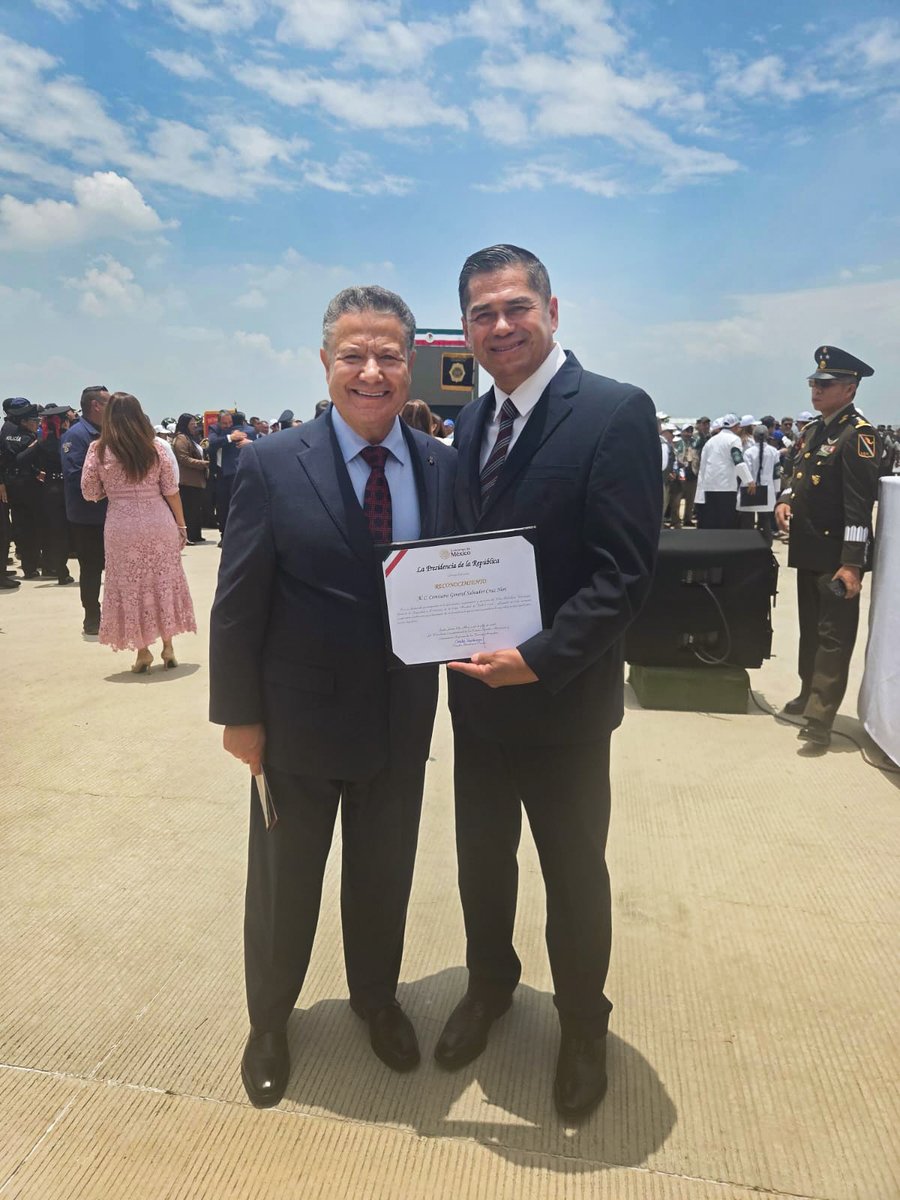 juliomenchaca_'s tweet photo. La labor de las y los elementos de seguridad de Hidalgo que participaron en el Plan Kukulkán fue reconocida por nuestra Presidenta @Claudiashein.

Esta distinción reconoce el compromiso, la coordinación y el trabajo realizado que contribuyó a este esfuerzo nacional.

#PrimeroElPueblo