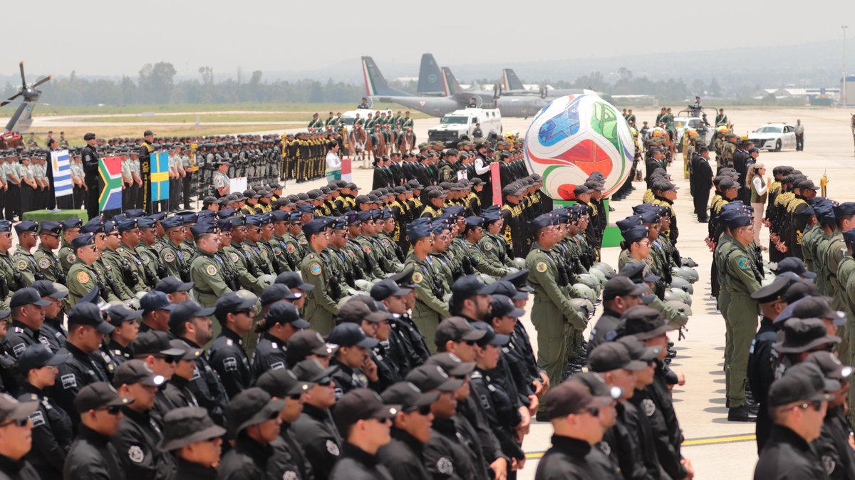 juliomenchaca_'s tweet photo. La labor de las y los elementos de seguridad de Hidalgo que participaron en el Plan Kukulkán fue reconocida por nuestra Presidenta @Claudiashein.

Esta distinción reconoce el compromiso, la coordinación y el trabajo realizado que contribuyó a este esfuerzo nacional.

#PrimeroElPueblo