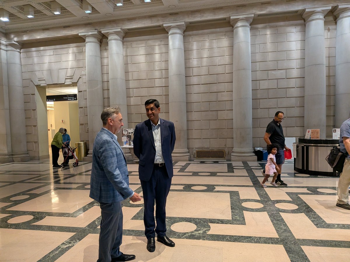 BuxMontNews's tweet photo. U.S. Rep. Ro Khanna, Democrat and Bucks County native who now represents part of Silicon Valley, is kicking off a tour of PA. He is touting his vision for the country, citing is Lower Bucks roots. He is rumored to be a potential 2028 candidate. #PAPol #BucksPol https://t.co/pwzKc2T034