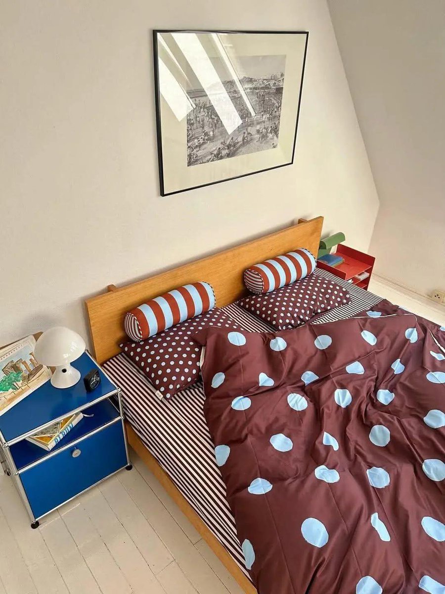 Armand_Rio's tweet photo. Kirain bakal norak, ternyata pas dipasang malah cakep banget woyyy😭 kamar langsung beda gegara sprei gonjreng gini ✨ https://t.co/7us7yJxGZR