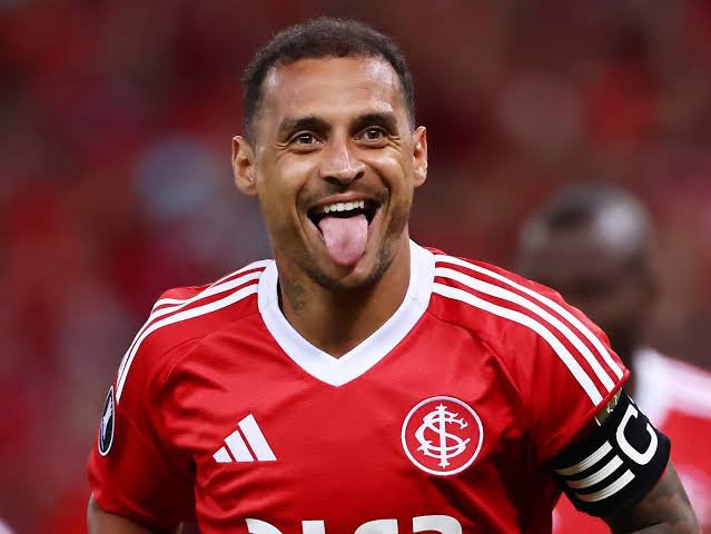 FlamenGOL_81's tweet photo. Alan Patrick está a 11 jogos sem marcar Gol pelo Internacional.. 

E amanhã ele joga contra o Flamengo. ( Ele é ex jogador do Flamengo ) https://t.co/IQTJhnL1h5