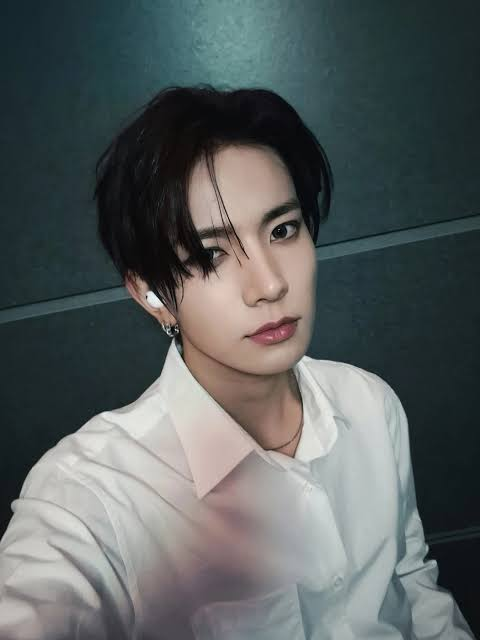 pannchoa's tweet photo. OP claims the reason why Heeseung left ENHYPEN is due to an unplanned pregnancy with his girlfriend
https://t.co/TAA2UMAEJz https://t.co/tQjVS5Qswh