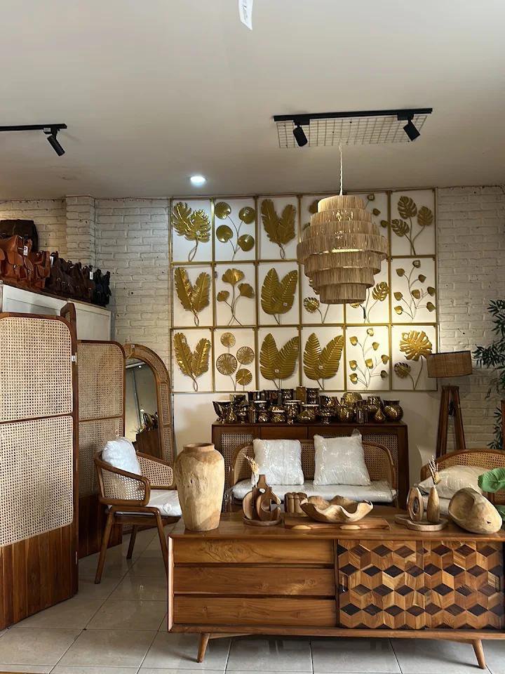 Armand_Rio's tweet photo. JUJUR KAGET BANGET NEMU SURGA FURNITURE SE-MURAH INI 😭🔥
Langsung dari pengrajinnya sendiri guys! Rak, lemari, laci-laci kayu campur rotannya aesthetic banget buat rumah minimalis 🫶🏻✨ https://t.co/DrblN5It7y