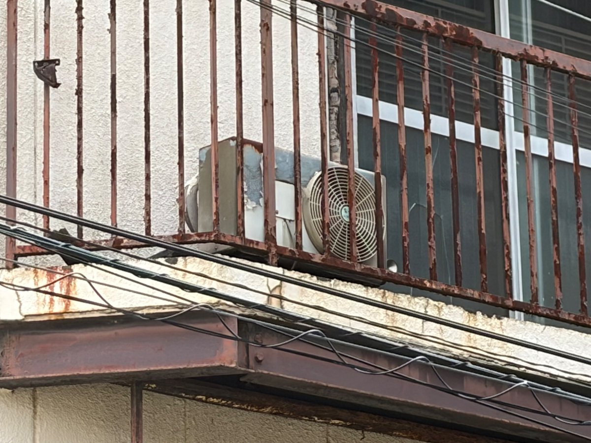 y0915517387223's tweet photo. 出っ張ってるやつ
#室外機 https://t.co/HatNUb5c9D