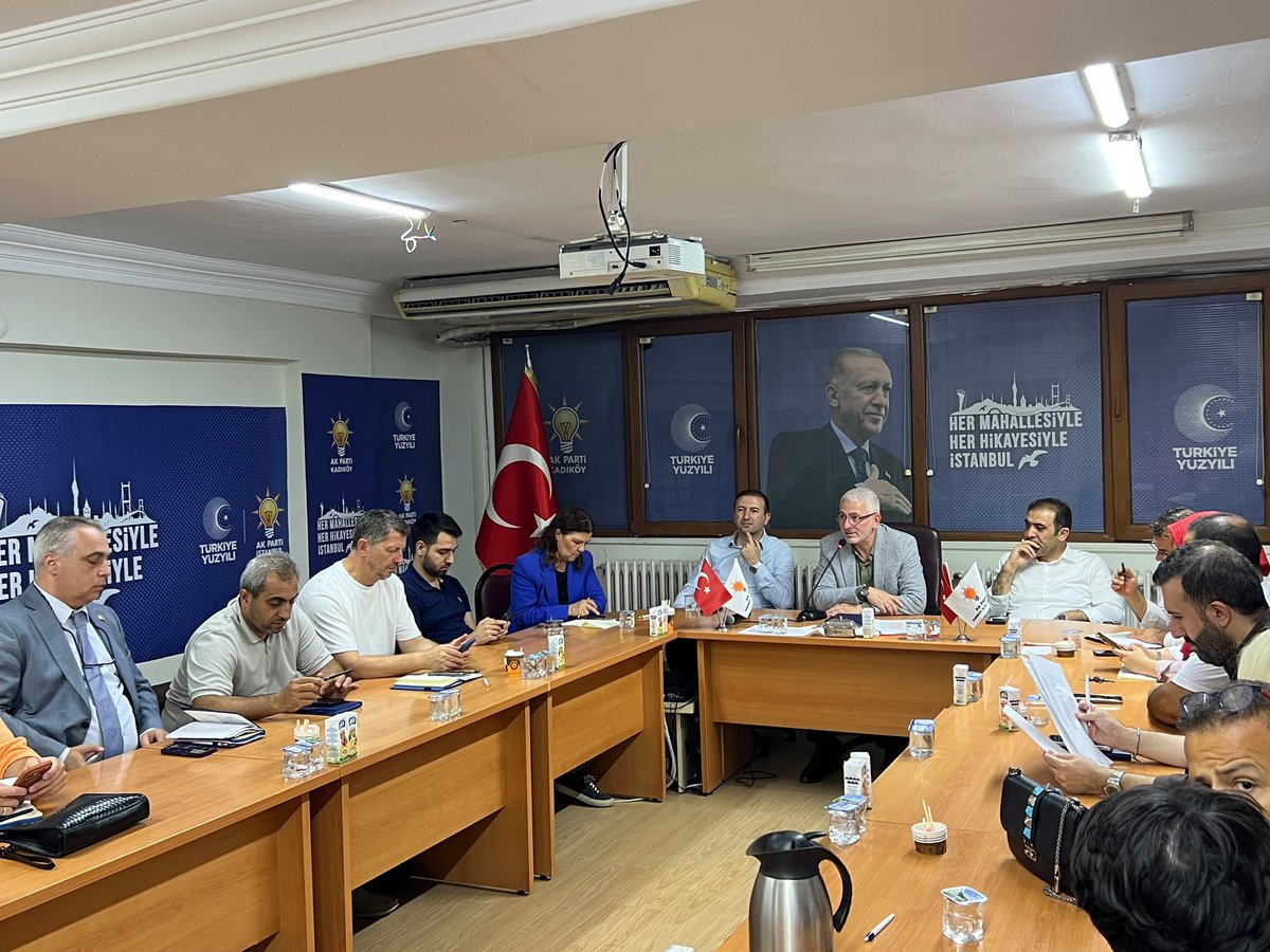mehmetsahinbsk's tweet photo. Sorumlu İl Başkan Yardımcısı olarak görev yaptığımız AK Parti Kadıköy İlçe Başkanlığındaki 6 aylık görev süremizin sonuna geldik. Kadıköy teşkilatımıza çalışmalarında başarılar diliyorum. 
@abdullahozdemir 
@orhan_kahya 
@Nurullahaktas__ https://t.co/IaB2CEMoJ3