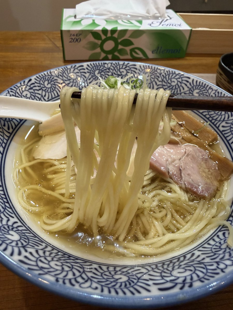 jobstyle_0512's tweet photo. #ラーメンキッチン元氣x麺や虎徹
 #コラボ営業✨
 #比内地鶏中華そば
 #店主御二方のオススメ❗️
 #もちろんチョイス🤤
 #ぶっ飛ぶ美味さ🚀😍
 #一心不乱ですする〜🍥
 #2周すればよかったと激しく後悔🥺 https://t.co/KCUBscZQHL
