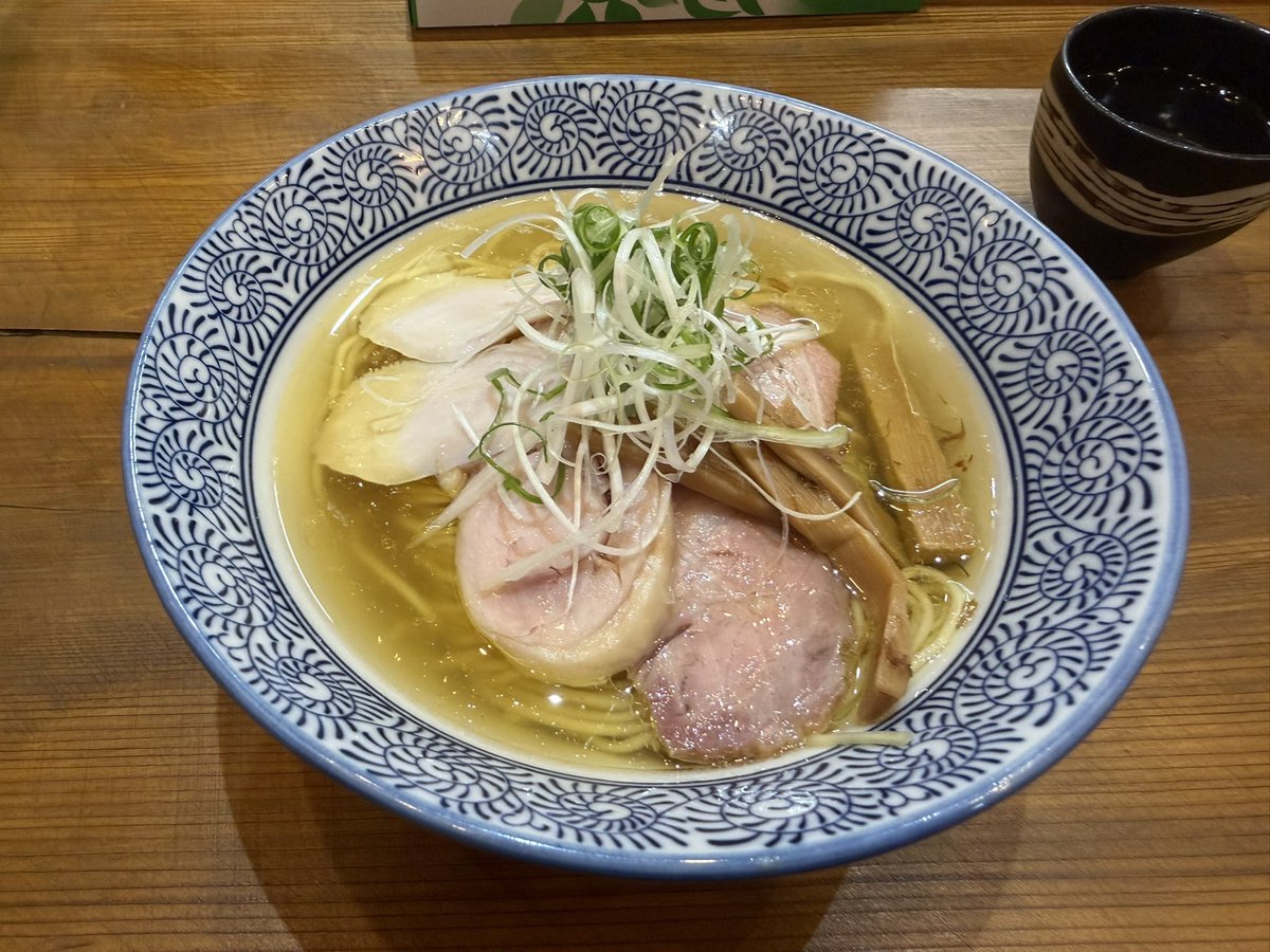 jobstyle_0512's tweet photo. #ラーメンキッチン元氣x麺や虎徹
 #コラボ営業✨
 #比内地鶏中華そば
 #店主御二方のオススメ❗️
 #もちろんチョイス🤤
 #ぶっ飛ぶ美味さ🚀😍
 #一心不乱ですする〜🍥
 #2周すればよかったと激しく後悔🥺 https://t.co/KCUBscZQHL