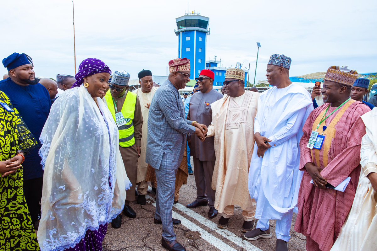 fkeyamo's tweet photo. Earlier today, I commissioned the newly upgraded Dankabo Domestic Terminal at Mallam Aminu Kano International Airport (MAKIA) in Kano.  I was joined by the Chairman of the FAAN Board, Dr. Abdullahi Umar Ganduje and the Managing Director/Chief Executive of FAAN, Mrs. Olubunmi Kuku.

The upgraded facilities are designed to deliver a more seamless and world-class passenger experience.  

At the commissioning, I also announced the Federal Government’s approval of ₦46 billion for the rehabilitation of MAKIA’s primary and secondary runways, further strengthening Kano’s position as the premier gateway to Northern Nigeria.