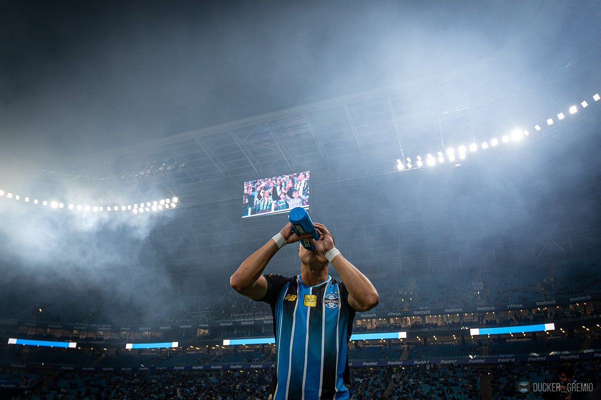 Ducker_Gremio's tweet photo. Que camisa e que estádio 💙 https://t.co/iRKNCJt959