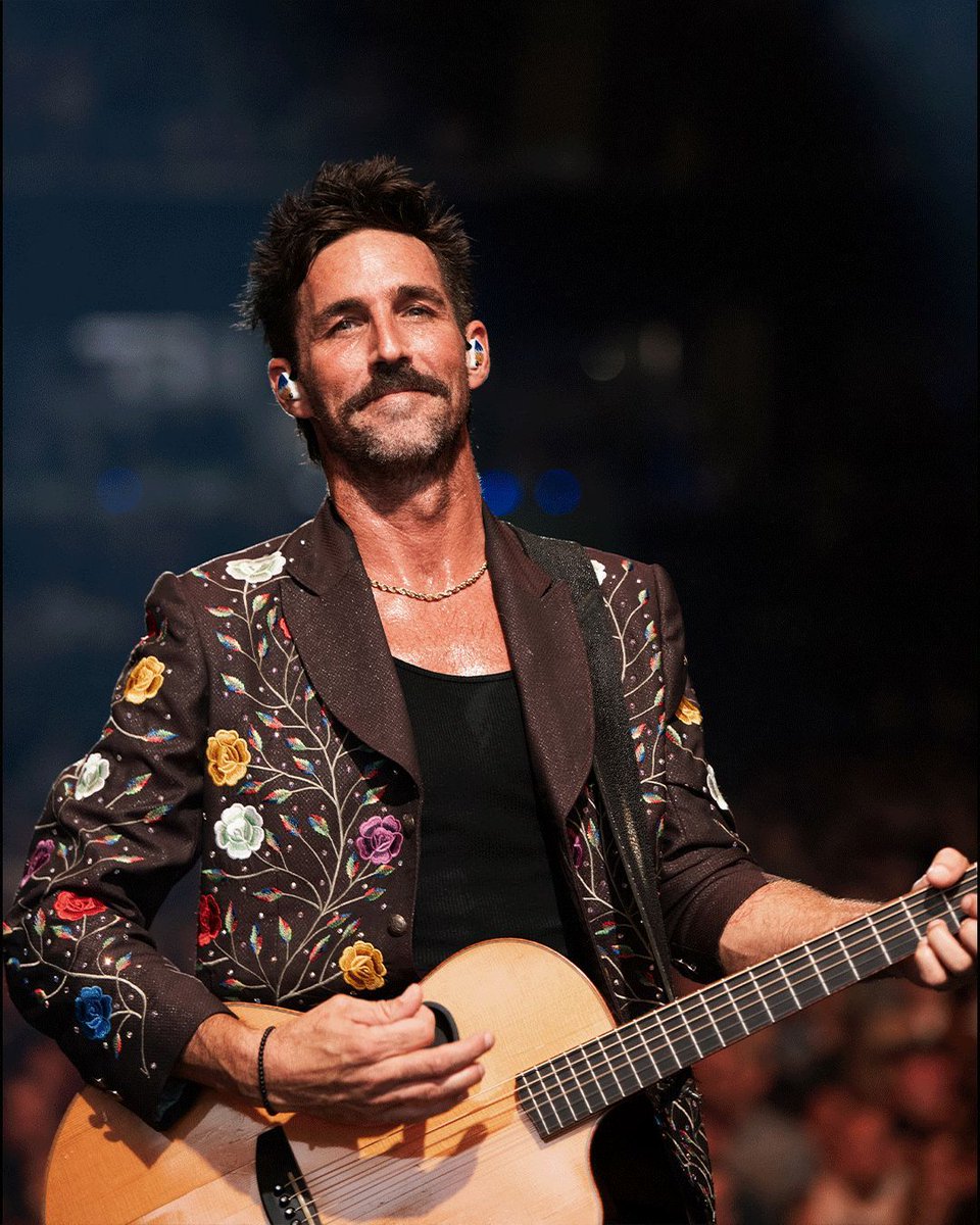 jaxfair's tweet photo. Veterans Day, but make it a Barefoot Blue Jean Night. ✨️Jake Owen✨️ plays the new 📍JAX Amphitheater on Nov. 11th. 👉️BONUS: Concert tickets include your admission to the 2026 JAXFAIR. Gates: 6PM. 🎟️ Tickets: https://t.co/kGYUGQEQ2M

#jakeowen #jaxfair #jaxfl https://t.co/OdV1OG3ofm