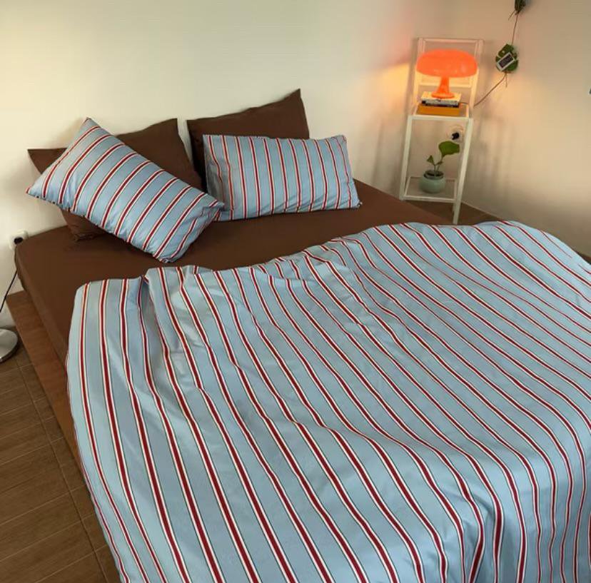 Armand_Rio's tweet photo. Sumpah ya kamar model begini tuh cakeppp banget😭🤌🏻
Ternyata kunci utamanya di kombinasi warna &amp; motif sprei stripenya yang ala-ala IKEA gitu. Hasil ngubek Shopee akhirnya nemu toko yang jual sprei garis lucu kayak gini!✨ https://t.co/a8gCJckqI3