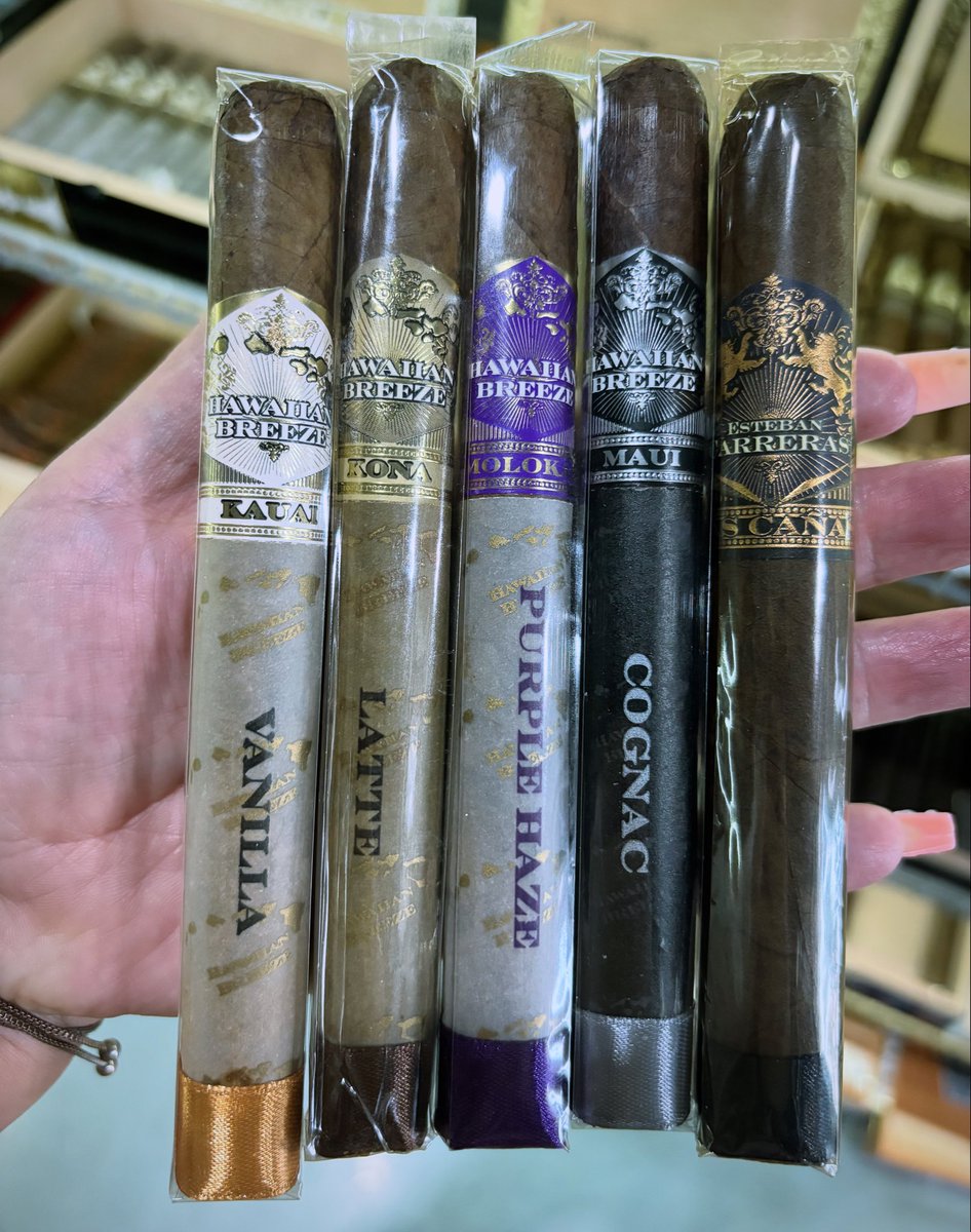 SophiaM41298966's tweet photo. A little bit of flavor from Esteban Carreras #cigaroftheday #sophiassmokes #estebancarrerascigars #elcidscigarshop #elcidscigars #cigars #cigarboss #cigarlounge #cigarshop #cigartime #botl #sotl #cigaraddict #cigarjunkie #cigarworld #cigarnation #cigarpassion #cigarcollector https://t.co/zX7lWMNYab