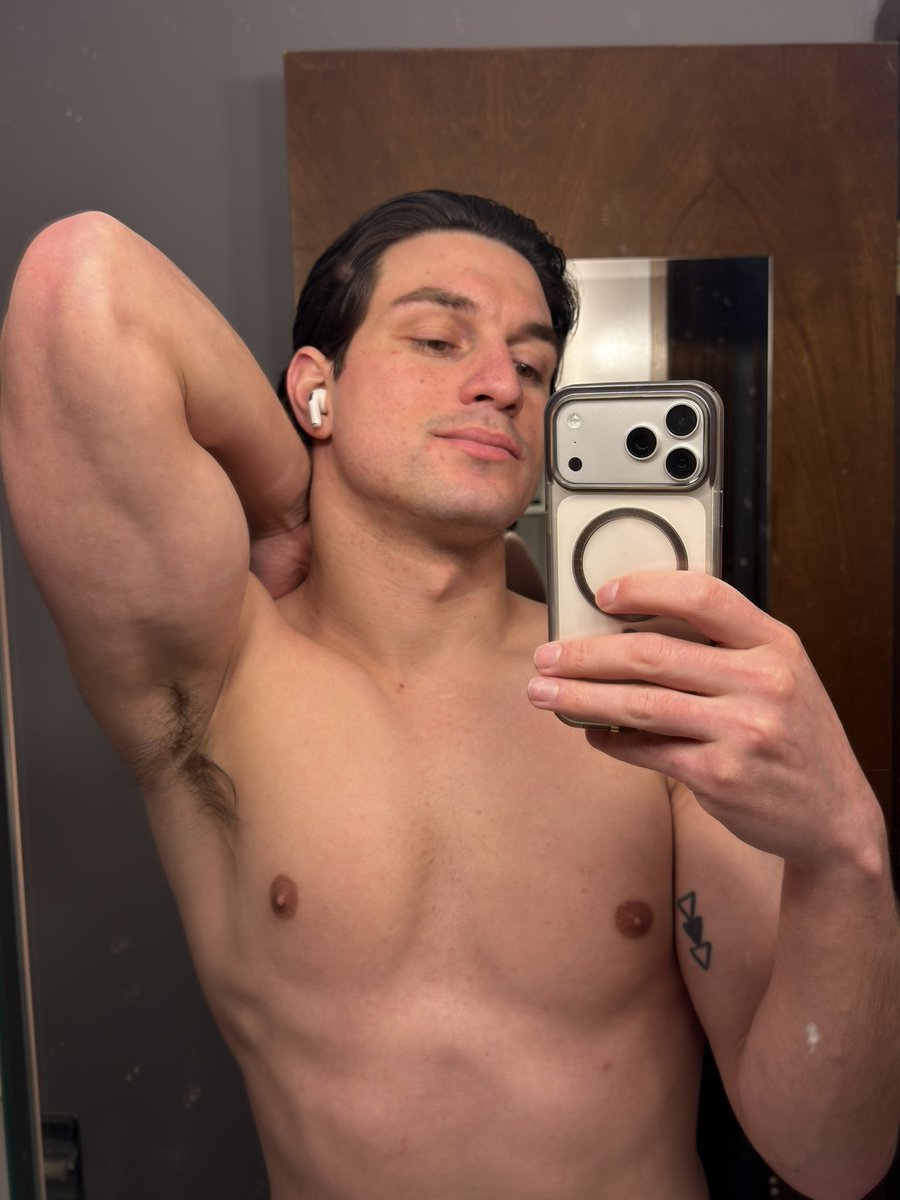 TheAlphalvann's tweet photo. Go ahead…sniff😈 https://t.co/2UIdZys3qr