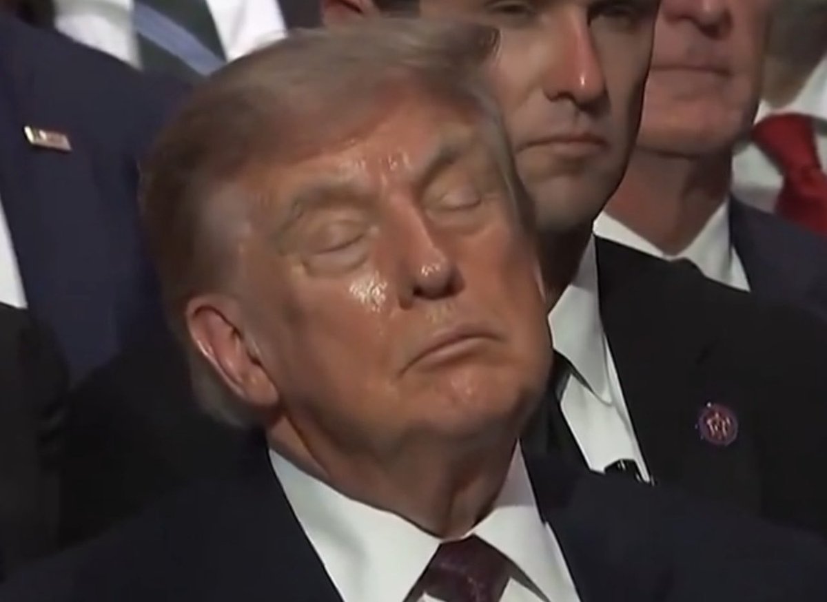 JamieBonkiewicz's tweet photo. You can’t call him Sleepy Joe for years and then keep passing the fuck out every day. https://t.co/48AW8Kma3N