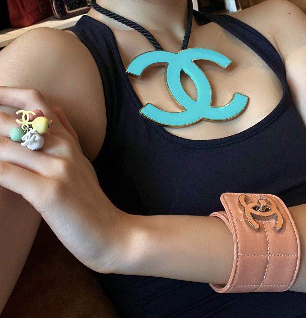into_archive's tweet photo. you deserve some chanel https://t.co/1mWysws9UT