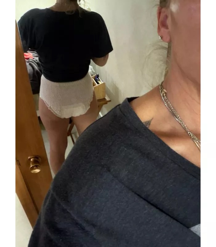 LadyLeaksAds's tweet photo. most ladies who get promotional Depend adult diapers in the mail only photograph the box... but some will have no hesitation about publicly posing for their product reviews https://t.co/J0ee3rMjoi