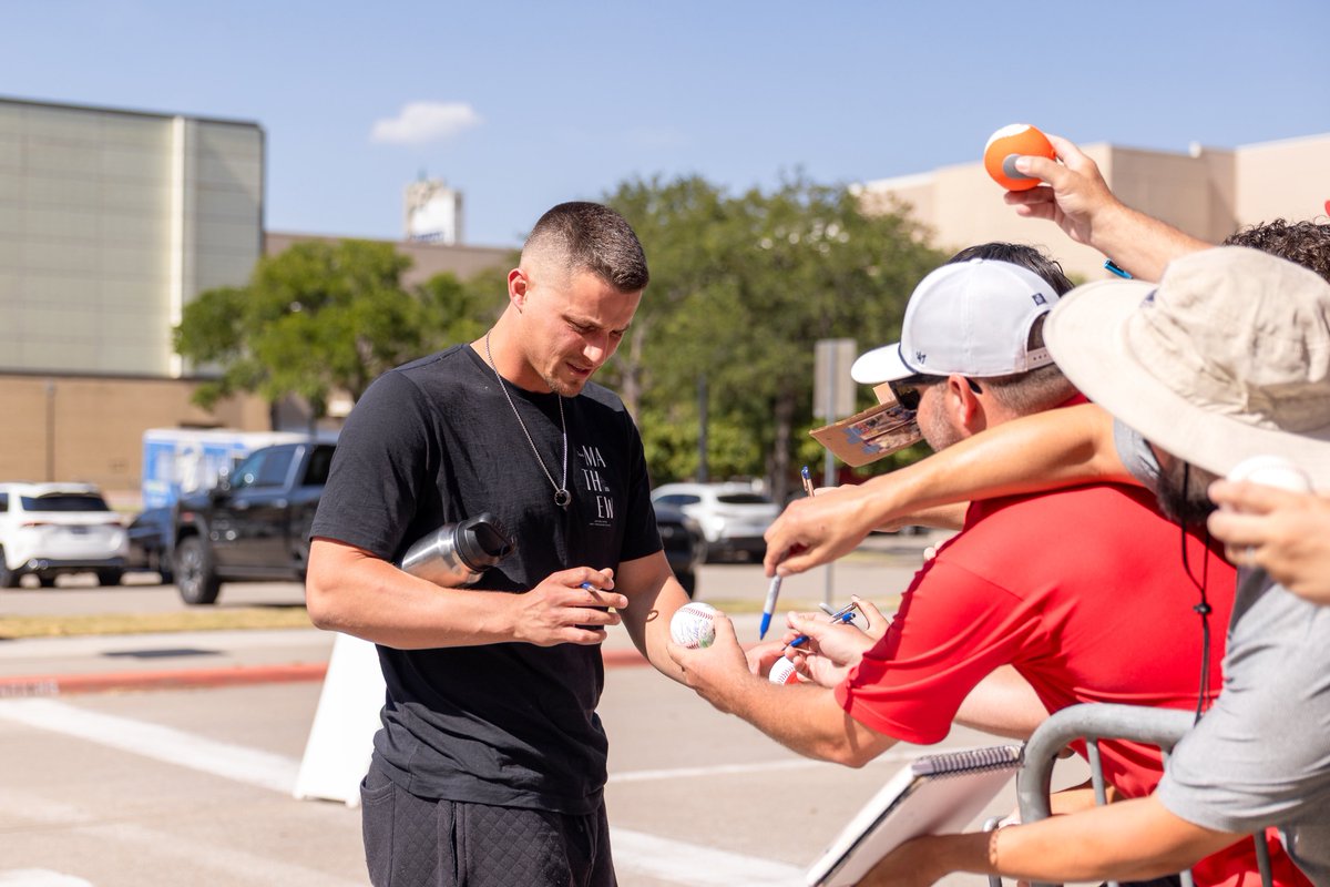 RidersBaseball's tweet photo. Corey Seager is on site 🤠

@Rangers | #LetsRide https://t.co/6wpxn94F2Y