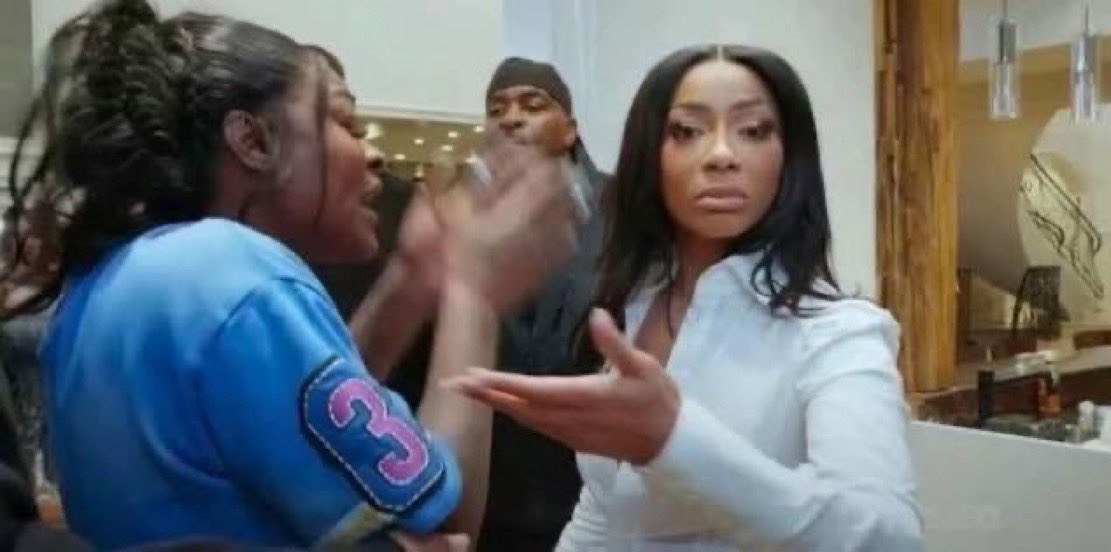cyhrme's tweet photo. last time i checked, she’s the first female rapper to achieve a 100% sold-out arena tour in….HISTORY so who don’t support irl? https://t.co/Uhvpvf7U6j