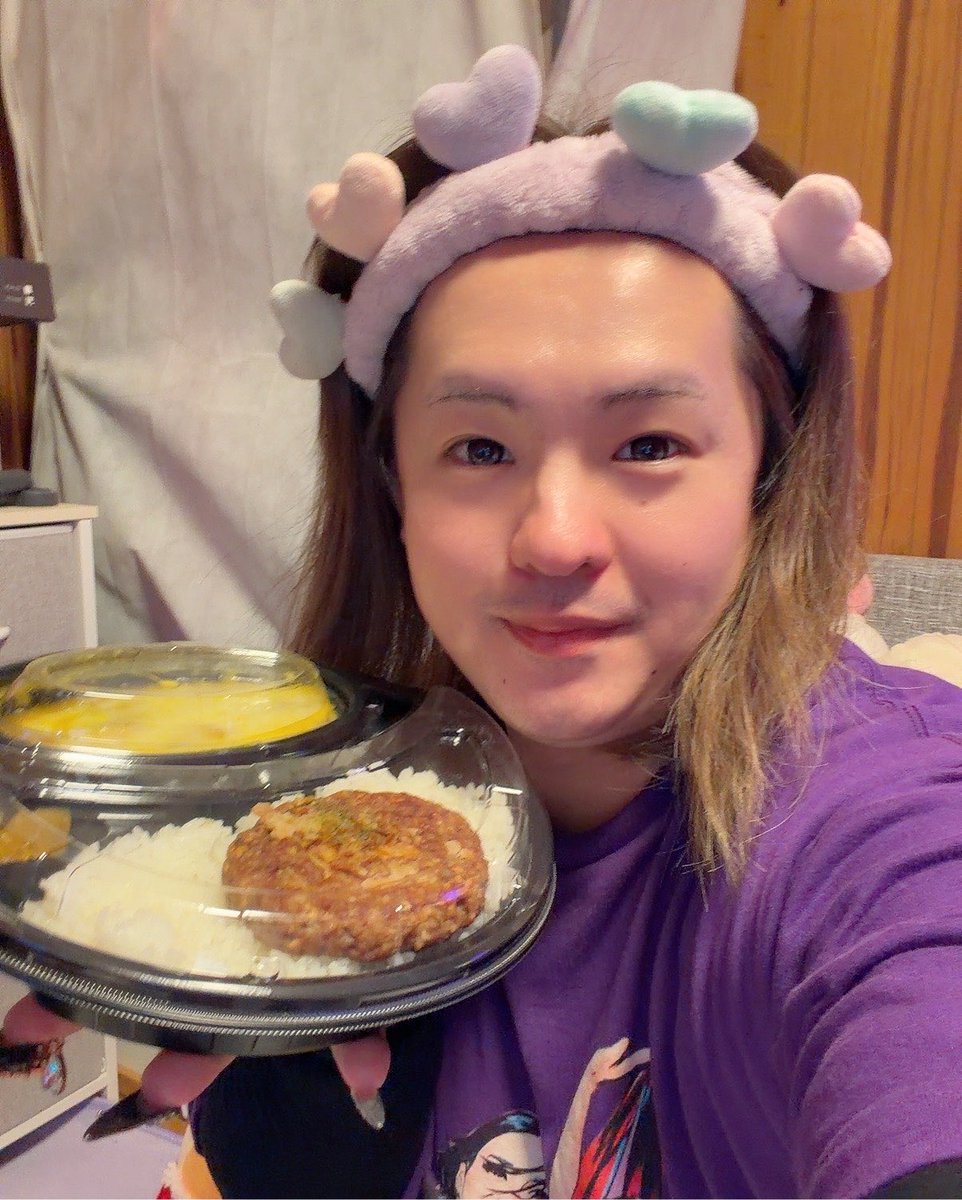 okama_akane's tweet photo. 地震が不安で眠れない夜中に
ゾニさんからカレー🍛とドリンク🥤2個の
Uber頂きました💜
毎度お腹の成長させて頂きありがとうございます笑 https://t.co/OIA5pEHbL5