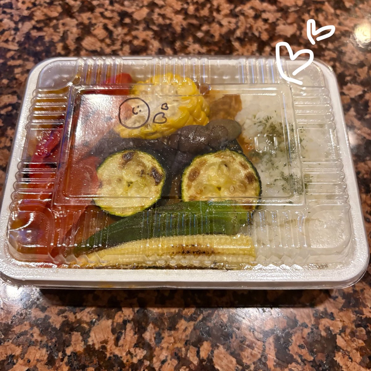 trix_nicobar's tweet photo. 退勤退勤！！
昨日と同じメンツが多かったね^_^
初めましてのお兄さん、神戸店らしいお酒で乾杯ありがとうございました🥂無事に帰れますように、、、
ノアさんに夏野菜カレーのお裾分けもらったりもした😻美味し過ぎた😻😻
次は来月の２日オープンでいます✌️ https://t.co/DylGZ4YW30