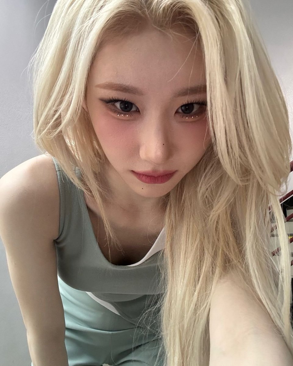 m_fahmi_r's tweet photo. Stunning 😳🧎‍♂️

#ITZY #MIDZY
#CHAERYEONG #채령 https://t.co/7flKB2eneS