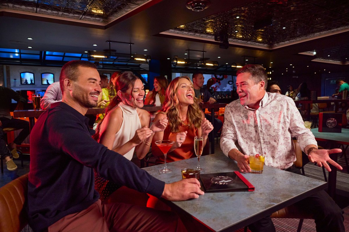 tbelle2000's tweet photo. Set sail into the sunset with your favorite crew! 🌅 Whether you’re planning an epic group getaway to lounge at the pool or explore the beaches of the Caribbean, Royal Caribbean has you covered. Dive into the fun with us! #RoyalCaribbean #GroupTravel #Cruising https://t.co/JqXLwzbZUD