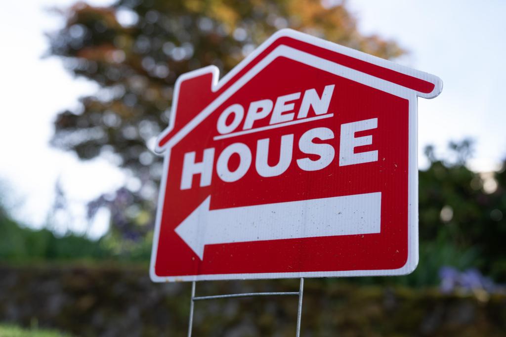 search_florida's tweet photo. 🏡✨ Florida is calling! 🌴 New Redfin report shows Miami &amp; Orlando are top U.S. homebuyer markets. 🌟 Don't miss your dream home! Full scoop 👉 https://t.co/lm2GDJt4fI 📸 Stunning property photos coming soon! 🏠💖 #HomeSweetHome #FloridaRealEstate #Miami #Orlando #HouseHunting https://t.co/kGakPxAb9S
