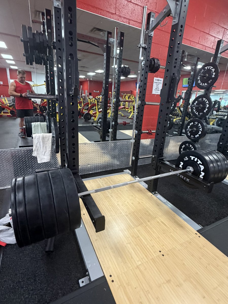 silvrgoat06's tweet photo. Tuesday Back and Biceps 💪 You either do it or you don’t 🤷♂️ Make your workout the best part of your day! #Fitover40 #PullDay #StrengthTraining #LiftHeavy #BeYourBest #SelfCare https://t.co/yIvIPaLEFD